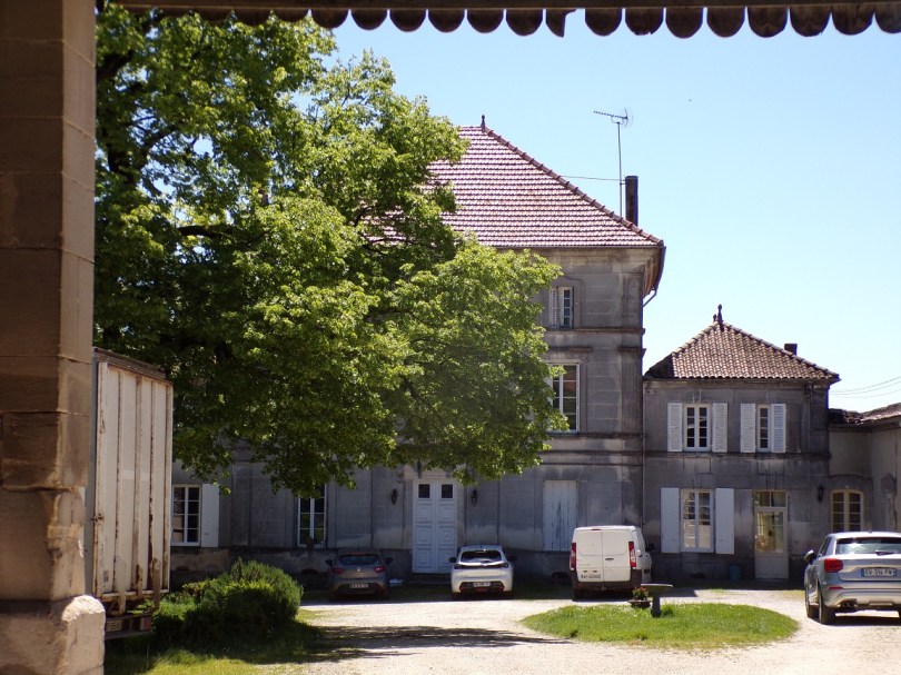 Salles d'Angles - Rue des Trois Ormeaux - Logis des autruches (9 mai 2024)