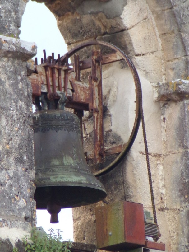 Triac-Lautrait – L’église Saint-Romain - La cloche (27 mai 2024)