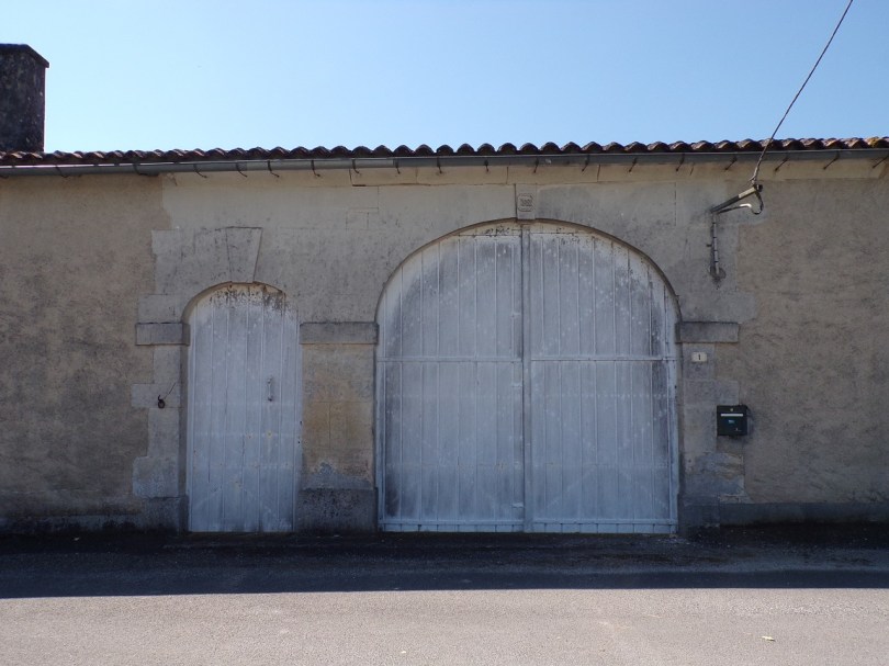 Ambleville - Porche daté '1852' Chez Rougeon (25 juin 2024)