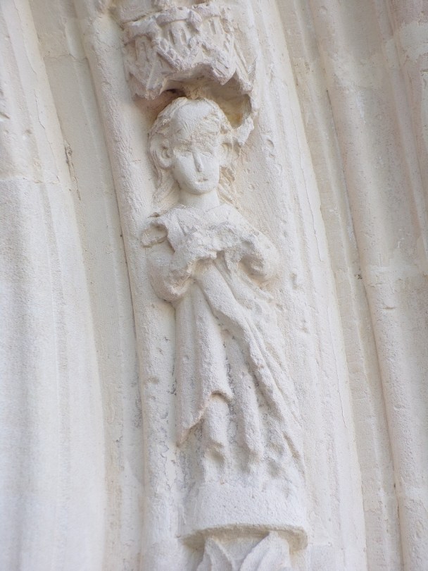 Germignac – L’église Saint-Pierre - L'entrée (5 juin 2024)