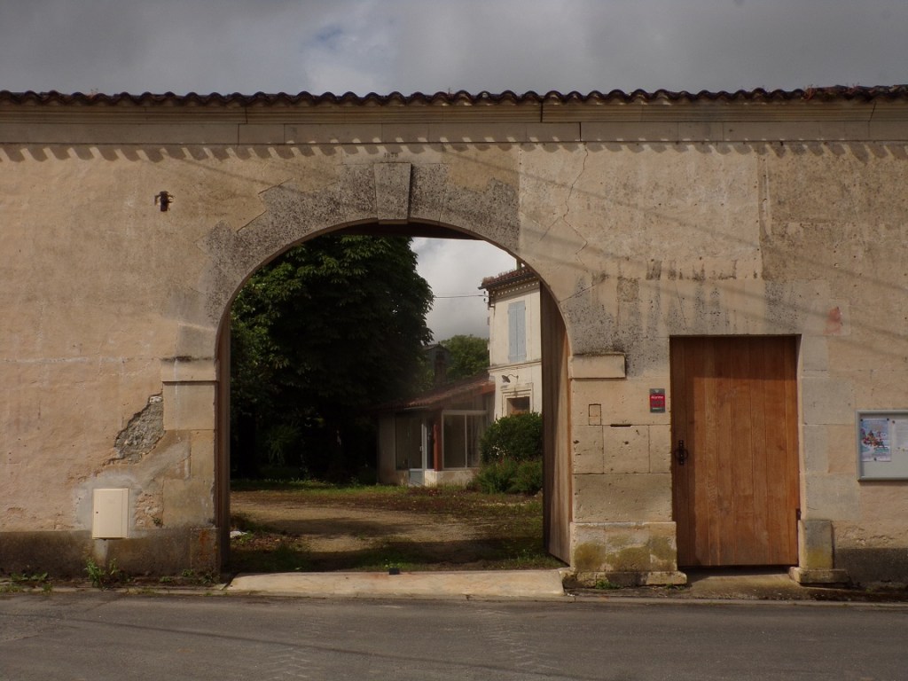 Mareuil – Porche daté '1878' (19 juin 2024)
