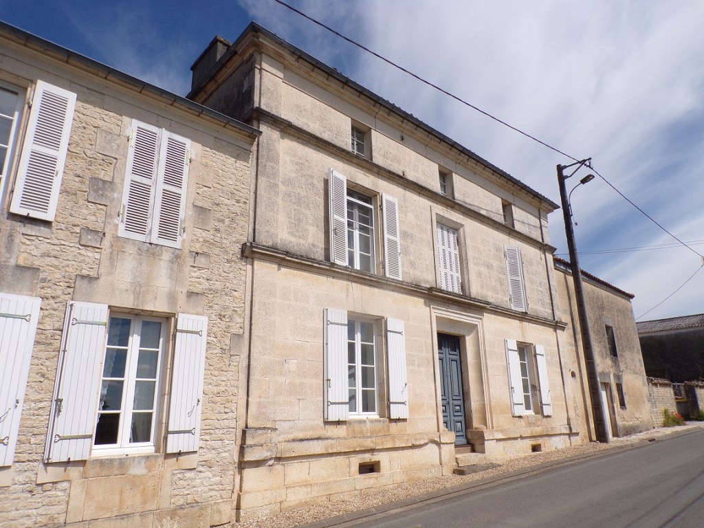 Neuvicq-le-Château – Maison 10 Grand rue - inscription 'L'an 1861' (13 juin 2024)