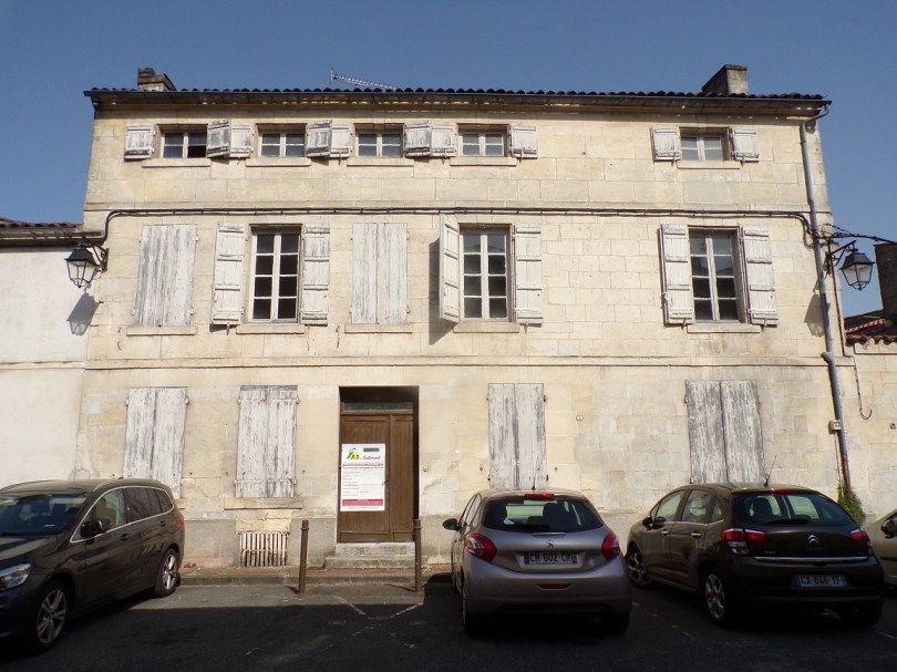 Immeuble, 9 place de l’Ancienne-Halle (29 juillet 2024)