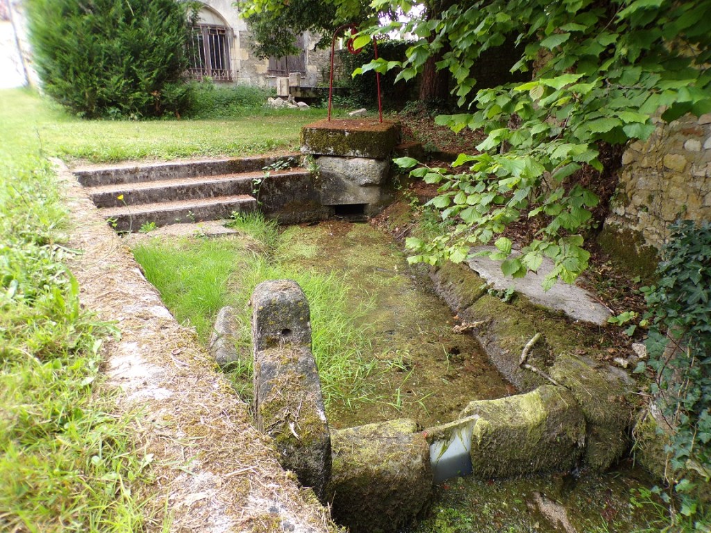 Louzignac - Le lavoir - impasse du lavoir (15 juillet 2024)