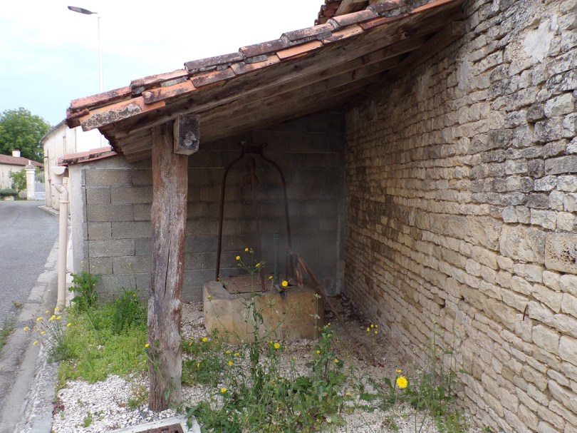 Louzignac - Le puits - rue du Puits (15 juillet 2024)