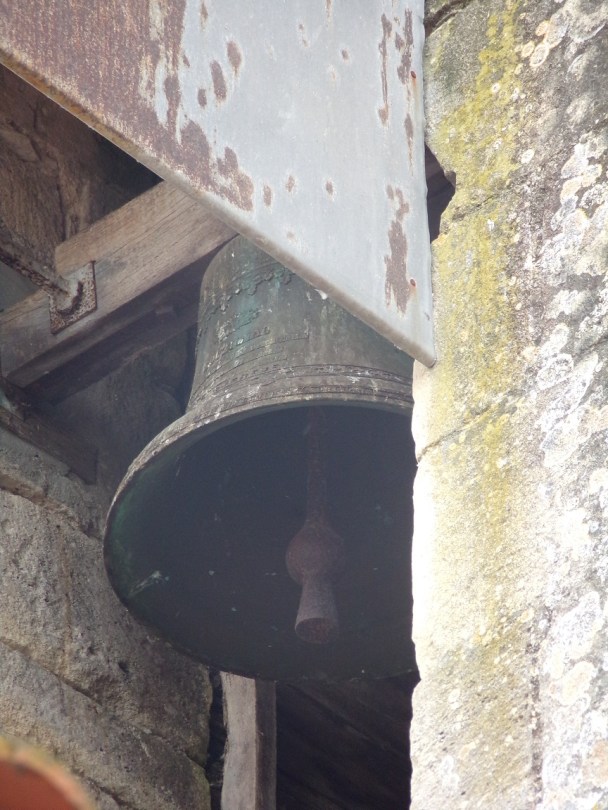 Louzignac - L'église - La cloche (15 juillet 2024)