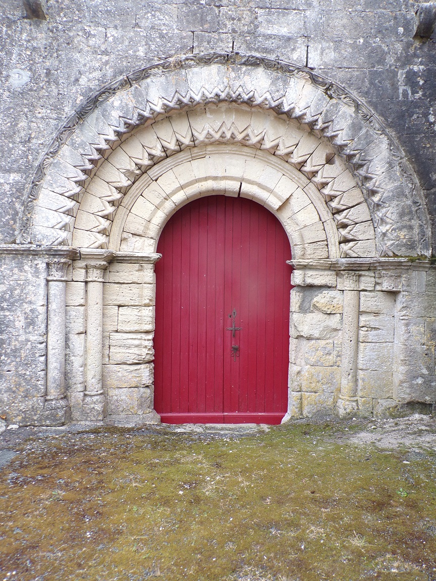Louzignac - L'église - L'entrée (15 juillet 2024)