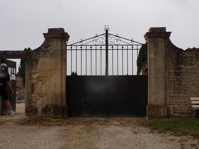 Louzignac - L'entrée du cimetière (15 juillet 2024)