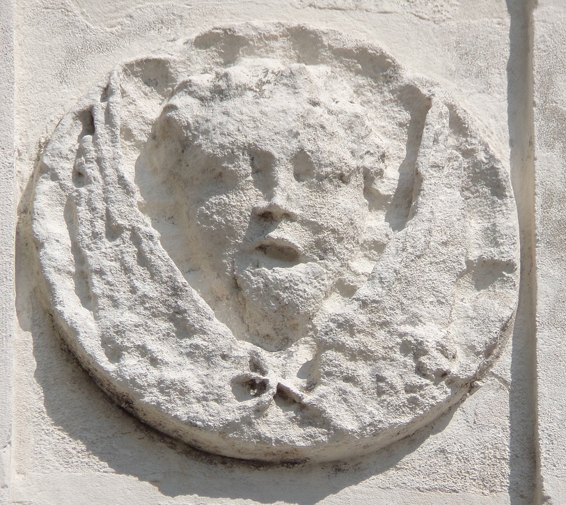 Le Château François 1er - Un médaillon (22 août 2024)