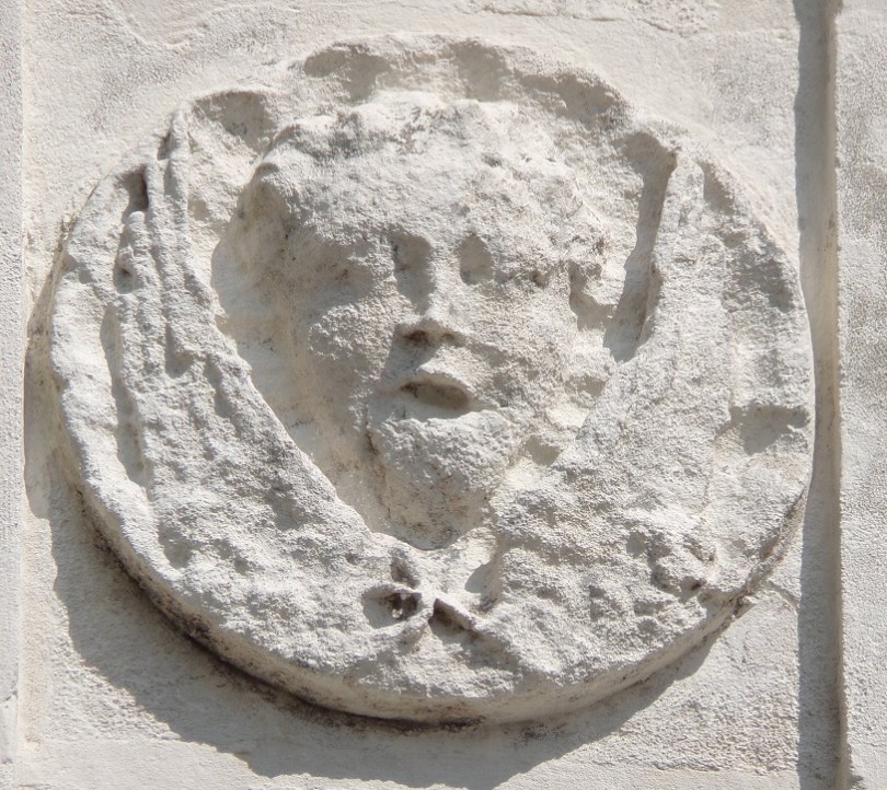 Le Château François 1er - Un médaillon (22 août 2024)