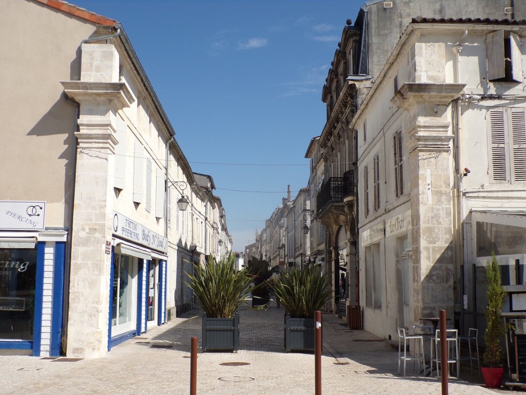 Porte d'entrée de la rue Aristide Briand (31 août 2024)