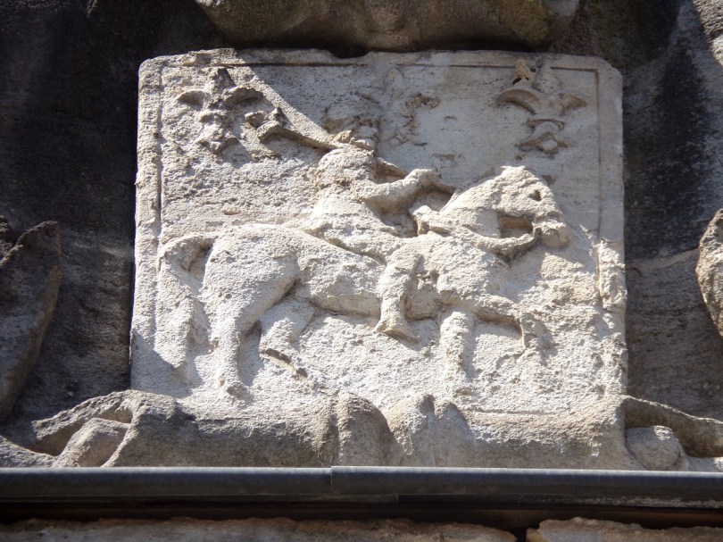 Un porche rue Aristide Briand (8 avril 2025)